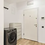 Incity - Near Mall, Balcony - Rh Living Apartament *