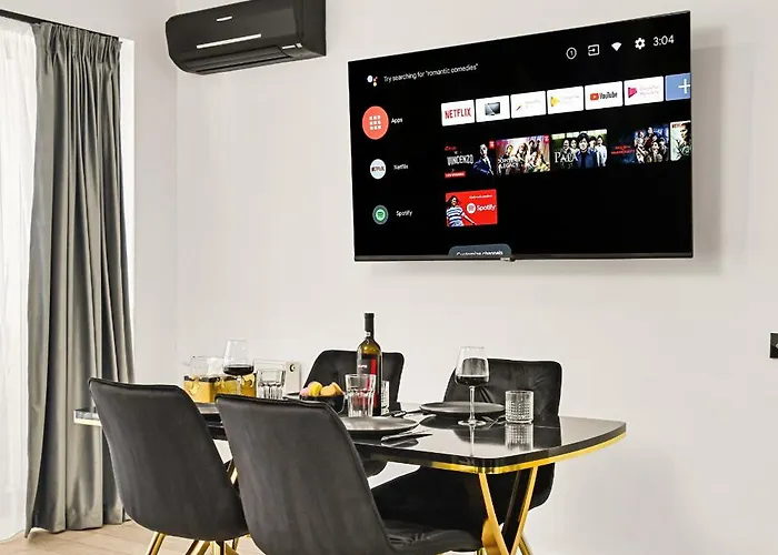 Incity - Near Mall, Balcony - Rh Living Appartement