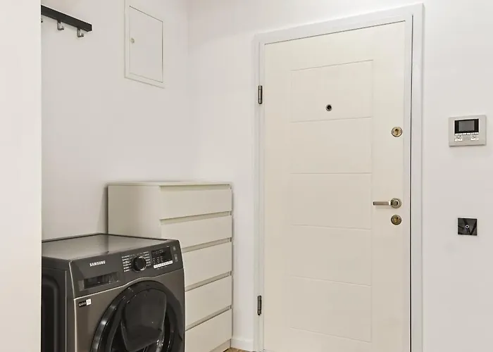 Incity - Near Mall, Balcony - Rh Living شقة *